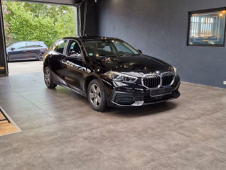 BMW 116i *Automatik*Head-Up*Navi*ACC*Car Play* - photo 1