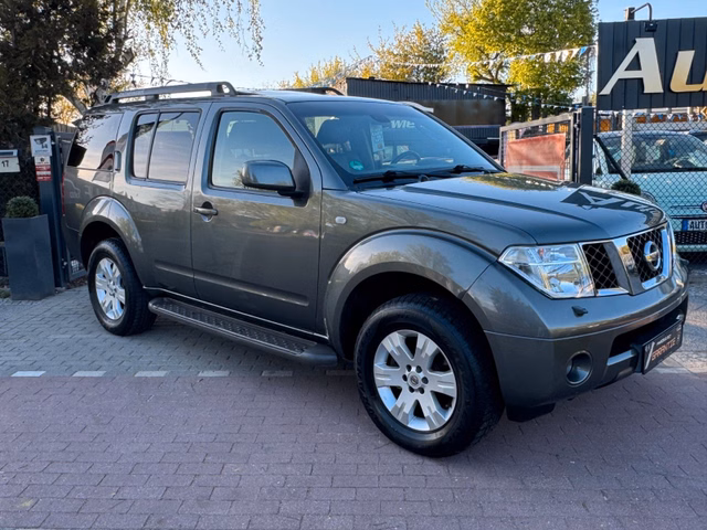 Nissan Pathfinder 2.5 dCi 4x4*Aut*7Sitze*AHK*Kam*Temp* - foto 1