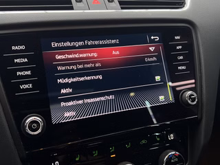 Skoda Octavia Combi V-RS 245 / PANO / ACC / LED / LANE-ASSIST / FRONT-ASSIST - foto 30