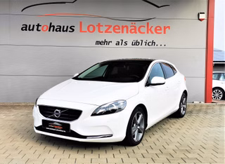 Volvo V40 Momentum 2.HAND|STHZ|BI-XEN|TEMP|KAM|8-FACH Used vehicle for sale | First registration 03/2014 | Price 11.990 €