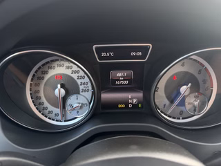Mercedes-Benz GLA 200 CDI / d 4Matic Pano / Navi/ - foto 20