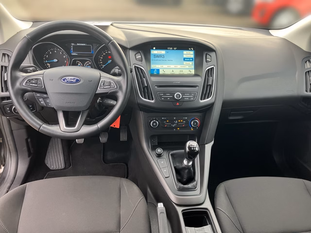 Ford Focus Turnier 1.0i AHK, Business wenig km - bilder 9