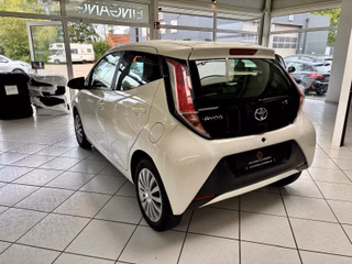 Toyota AYGO 1,0 x-play USB Bluetooth BC Klima ZV - foto 5
