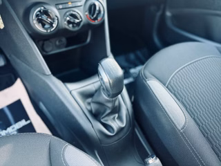 Peugeot 208 Style 1.6 Blue-HDi +Panorama+SHZ+Tempomat+ - bilder 9