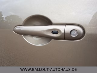 Renault Scenic III BOSE*1.HAND*KLIMA*NAVI*KEY*BT*AHK*CAM - photo 18