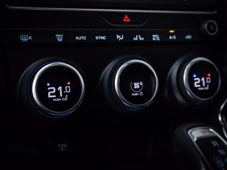 Jaguar E-PACE SE AWD PANO AHK SHZ RFK - foto 5