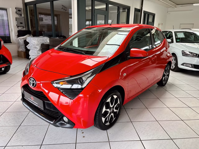 Toyota AYGO 1,0 x-play Team D CarPlay Kamera Bluetooth Gebrauchtwagen Kaufen | EZ 01/2021