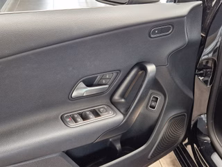 Mercedes-Benz A 180d Limousine Style*8G-DCT*KEYLESS*CARPLAY* - bilder 9