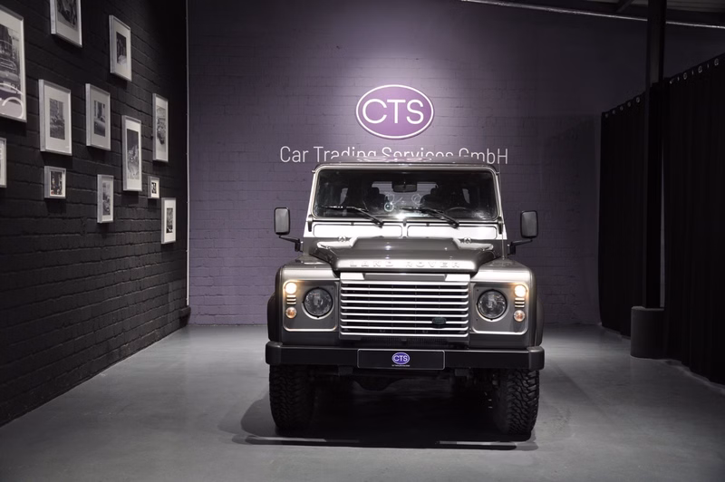 Land Rover Defender 90 SE Station Wagon