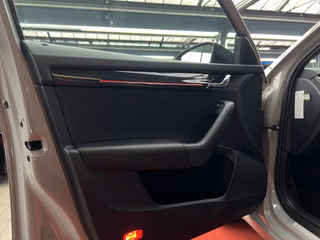 Skoda Octavia Combi V-RS 245 / PANO / ACC / LED / LANE-ASSIST / FRONT-ASSIST - foto 9