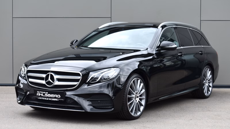 Mercedes-Benz E 220 D 4MATIC 9G AMG LED/360°/AHK/TEMPO./PANO/20"