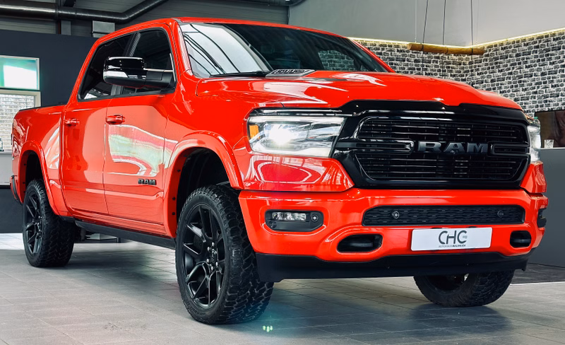 Dodge Ram 1500 5.7L Hemi 4X4 Laramie D-FZG|TRITTB.|LUFTFAHRWERK
