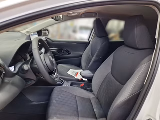 Toyota Yaris Hybrid Teamplayer +Safety- & Comf. Paket + Allwetterreifen - bilder 10