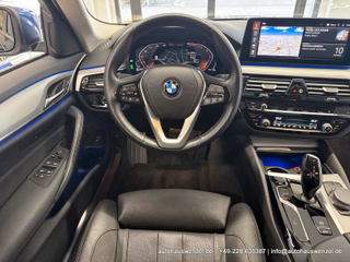 BMW 520 d Touring LEDER ACC AHK SITZKLIMA KOMF-SITZ - foto 26