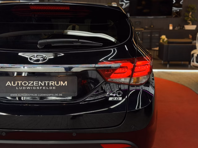 Hyundai i40 cw 2,0L LED / CARPALY / SHZ / NAVI / DAB / PDC / TEMP Trend - foto 10