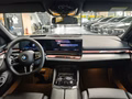 BMW 520i M Sport PRO AHK/LHZ/HUD/Pano/360°/21"/B&W - foto 10