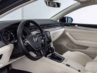 Volkswagen Passat Variant 2.0 TDI 4M LED PANO ACC AHK RFK - bilder 7