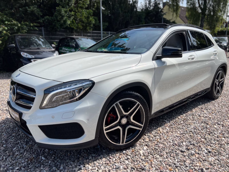 Mercedes-Benz GLA250 4Matic*AMG*DISTRO*COMAND*PANO*KAMERA*
