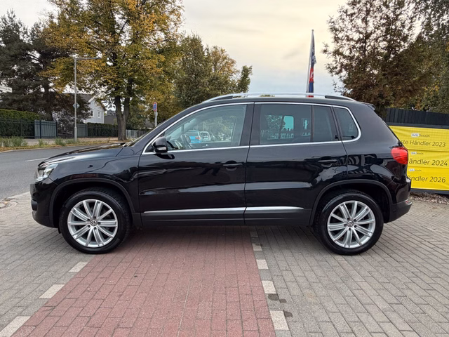 Volkswagen Tiguan Sport & Style 4Motion*Aut.*Xenon*Kamera* - foto 7