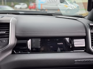 Dodge RAM 1500 Laramie Night Premium Crew 2025 UMBAU - foto 30