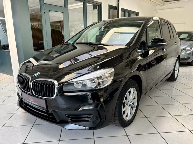 BMW 216d Advantage Aut. NAVI PDC Komfortzugang SHZ Used vehicle for sale | First registration 04/2019