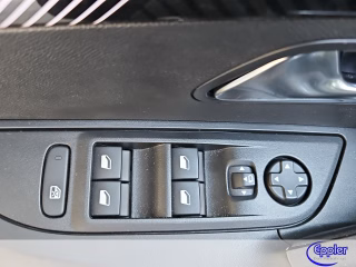 Peugeot 2008 Hybrid 136 Allure   Navi Kamera Sitzheizung - foto 2